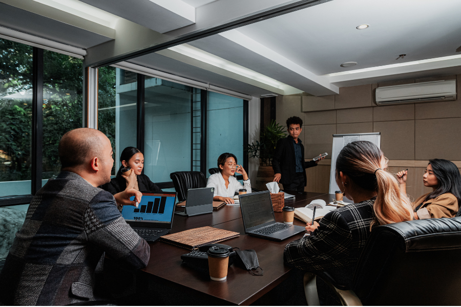What Happens to VAT Adjustments When a Member Exits a UAE Tax Group? 2 finance team discussing ERP integration