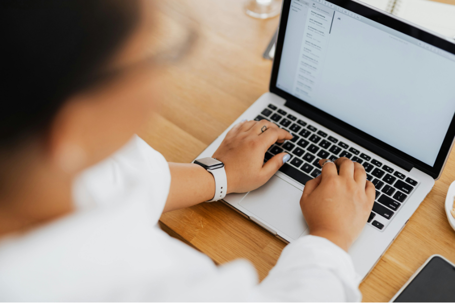 person UAE e-invoicing on laptop